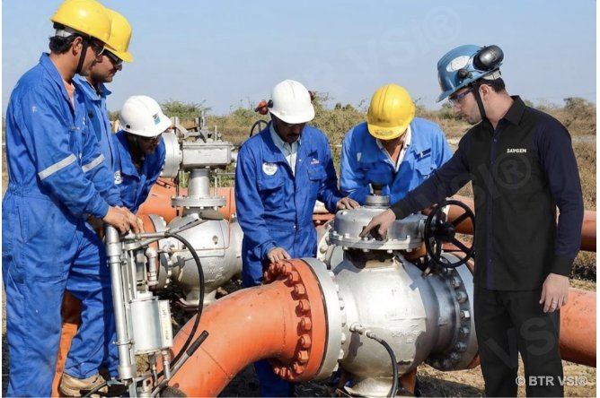 BTR VSI field team servicing a pipeline valve on site with injection equipment